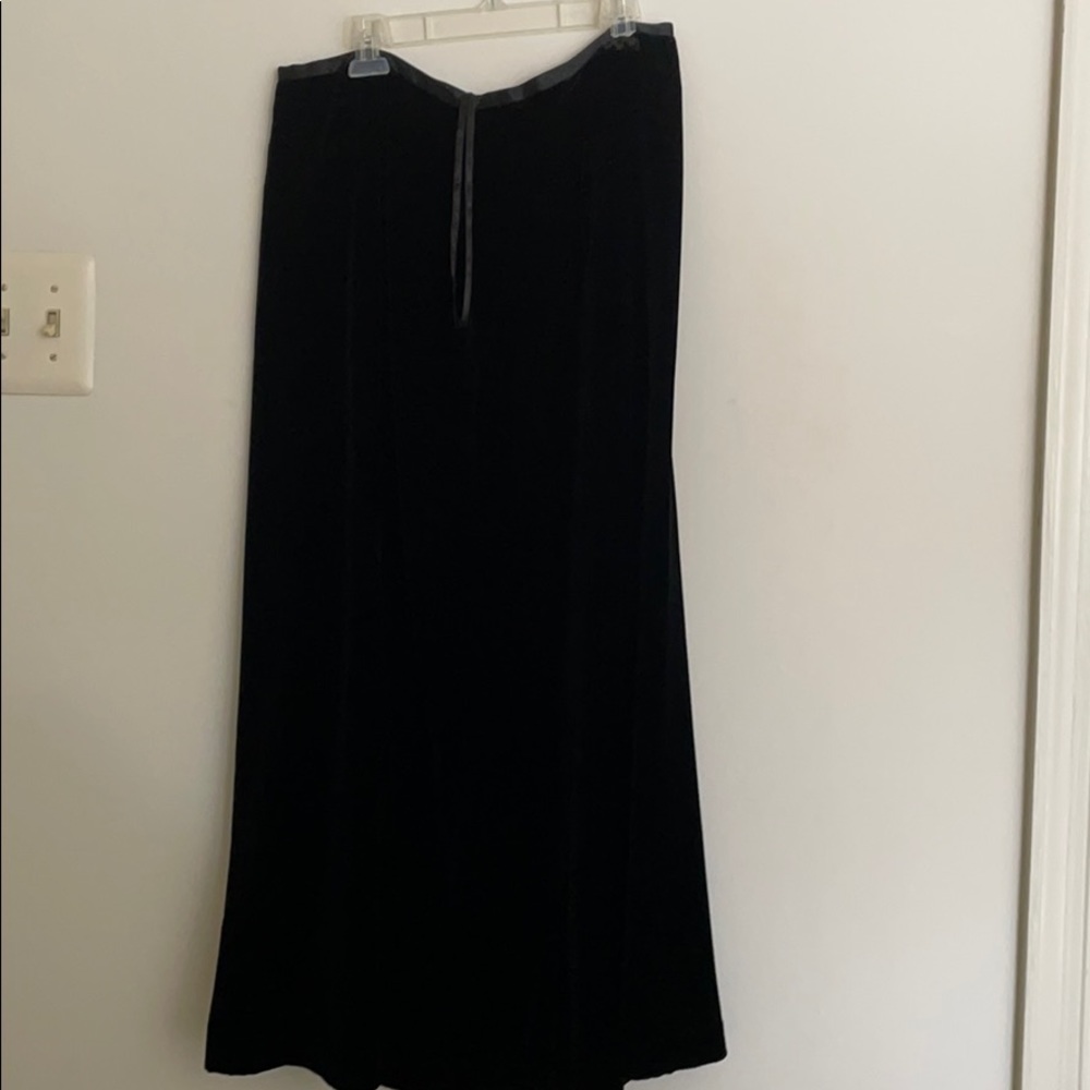 Long black velvety skirt